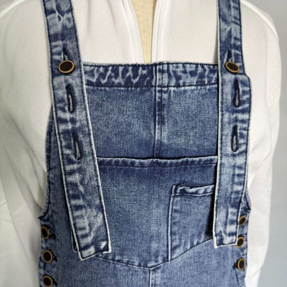 Medium Wash Blue Distressed Wide Leg Adjustable Strap Denim Overalls Size M NWT - Picture 5 of 14